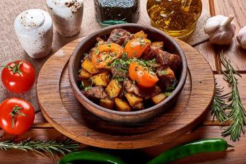 „Odzhahuri” mięso i ziemniaki w gruziƒsko