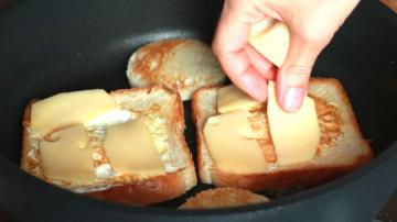 Sandwich „Kocie Oko” Original smażony chleb