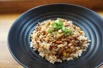 Trzy ryż sałatka które ozdobią każdą tabelę